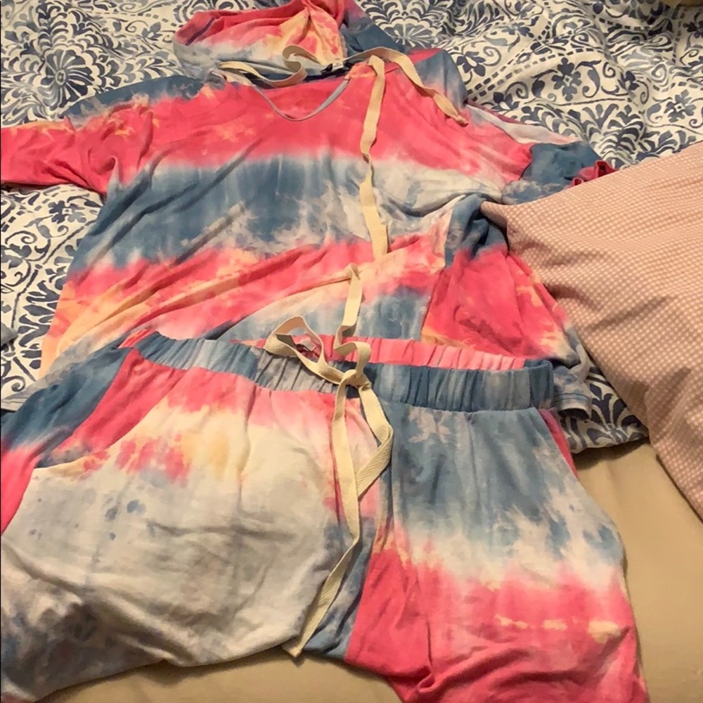 Sold—White Birch lounge set💗💙